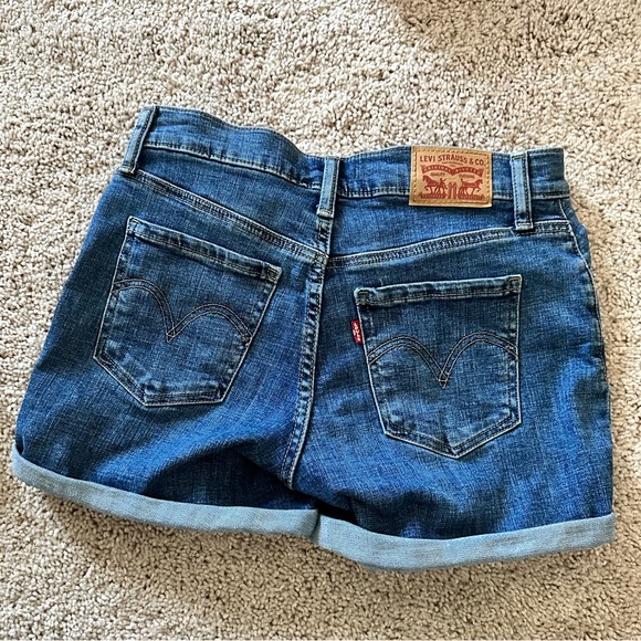 NWT Levi’s size 26 mid length jean short - Picture 2 of 5